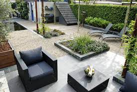 strakke tuin met grind en gegalvaniseerd staal onderhoudsvriendelijke tuin tuin zonder gras tuin