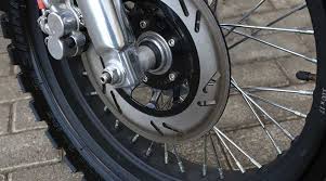 Stang fatbar juga ground clearance yang tinggi. Gl Pro Lawas Modifikasi Motor Klasik Bergaya Scrambler