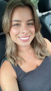 Shelley Rae's Instagram, Twitter & Facebook