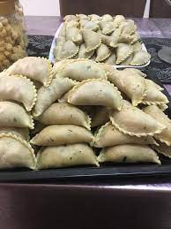 Oleh karena itu, dibutuhkan sentuhan secara khusus agar tas kulit sintetis kesayangan kamu tidak mudah rusak dan berumur lebih panjang. Cara Cara Buat Kulit Karipap Yang Sedap Kekal Rangup Hingga Ke Malam