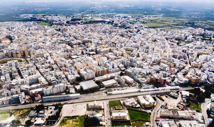 Pnrr, in Puglia 700 milioni di euro e 6mila alloggi da riqualificare: «Ora si pensi agli immobili esclusi»