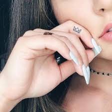 Pinterest Mylittlejourney Tumblr Toxicangel Twitter Stef Giordano Ig Stefgphotography Finger Tattoos Crown Finger Tattoo Mini Tattoos