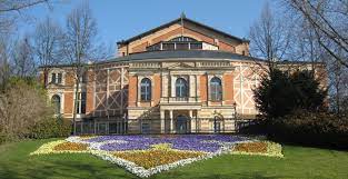 Jun 13, 2021 · opernfans aus aller welt kennen das bayreuther festspielhaus. Das Festspielhaus Bayreuth