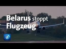 Der oppositionelle roman protassewitsch ist am flughafen von minsk verhaftet worden. Belarus Zwingt Passagierflugzeug Zur Landung Youtube