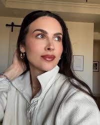 Anna Moon's Instagram, Twitter & Facebook