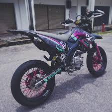 Kumpulan harga motor trail klx 150 modifikasi terbaru via dindingmodifikasimotor.blogspot.com. Modifikasi Motor Klx 150 Supermoto Modifikasi Supermoto Kawasaki Klx 150 Menurut Pengakuan Pemilik Klx Ini Tampilan Sumo Itu Sangat Unik The Trendings