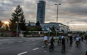 Die polizei lässt luft aus den reifen einiger fahrräder. Critical Mass Nurnberg Jeden Letzten Freitag Im Monat Er Fotografiert Net