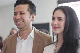 Arumi bachsin menikah dengan emil dardak, otomatis menyandang status sebagai seorang istri ejabat. Profil Arumi Bachsin Istri Emil Dardak Yang Blak Blakan Pernah Selingkuh Matamata Com