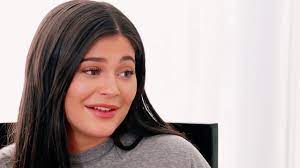 Kylie Jenner Has A Lot To Say To Her Big Sister Kendall After She S Spotted With Anwar Hadid And Ben Simmons Kylie Jenner Kylie Jenner Icons Jenner Pregnant