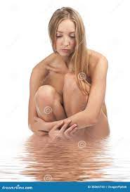 Mujer Desnuda Hermosa En Agua Imagen de archivo 