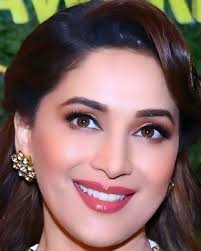 Smiling Queen Madhuri Dixit 💖💝 #madhuridixit #bestoftheday #photoshoot  #bollywood #hindimovie
