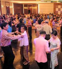 Quirky combination of turns with very elaborate hand holds and head loops. à¹‚à¸£à¸‡à¹à¸£à¸¡à¹€à¸Š à¸¢à¸‡à¹ƒà¸«à¸¡ à¸£ à¸•à¸™à¹‚à¸à¸ª à¸™à¸—à¸£ à¸Šà¸§à¸™à¸¡à¸²à¹€à¸• à¸™ à¸¥ à¸¥à¸²à¸¨ à¹€à¸ž à¸­à¸ª à¸‚à¸ à¸²à¸ž Chiang Mai News