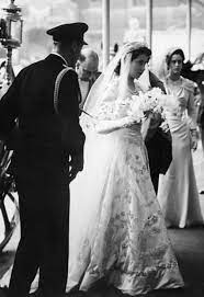 Pin By Marilee Miller On Elizabeth Ii Queen Of The United Kingdom And Leader Of The Commonwealth Elizabeth Alexandra Mary Queen Elizabeth Wedding Royal Brides Royal Weddings