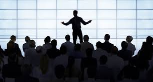 Allah memandang bahwa membunuh seseorang seperti membunuh manusia seluruhnya, karena seseorang adalah anggota masyarakat dan karena membunuh seseorang berarti membunuh juga keturunannya. Tafsir Surat Al Maidah Ayat 32 Yang Lebih Penting Dari Pemimpin Adalah