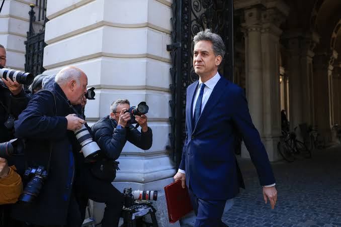 Andy Burnham's Call on Ed Miliband Could Shape His Premiership - Bloomberg