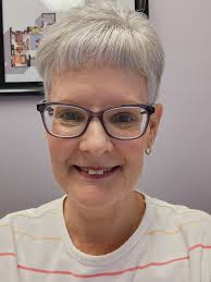 Aldi Cosmetics Review: Very Berry Lip Kit, Pink Blush, and Setting Spray