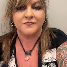 Strzyżenie włosów w trójkąt 🔻 Cały film 🎥 Efekt końcowy jest pokazany 🤗  Ps. To jest technika ponadczasowa i lubię ją stosować przy długich i  delikatnych włosach.