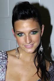 23 Early 00s Makeup Trends You Forgot You Were Obsessed With 2000s Makeup Makeup Trends Makeup Looks
