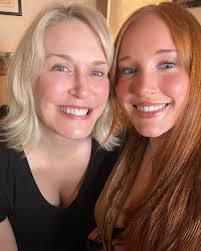 Jillian Wright's Instagram, Twitter & Facebook