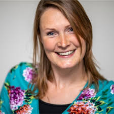 IKC Teresa is een 'juf Anja' bankje rijker. Zelfs 2 bankjes. Ter ere van  onze juf die zich 14 jaar op IKC Teresa heeft ingezet en 44 jaar voor het  onderwijs. Heel