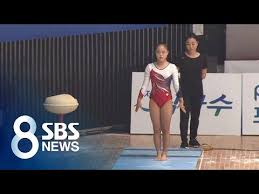 Jan 31, 2021 · 여기서 남자와 여자 종목이 약간 다른데, 남자는 음악 없이 텀블링과 구르기 기술 위주로 구사하며 여자는 음악을 사용하고 텀블링 기술 외에도 돌기, 점프 등의 댄스요소를 포함해야 한다. ì—¬ì„œì •ì˜ 720ë„ ë¹„í‹€ê¸° ì‹ ê¸°ìˆ  ê¸°ìˆ  ì´ë¦„ë„ ì—¬ì„œì • Sbs Youtube