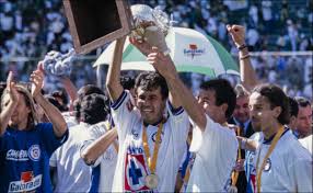 Revive los datos históricos del último campeonato de cruz azul en el invierno 97 sobre león. Juan Reynoso Regresa A Leon Donde Levanto La Copa De Campeon Para Cruz Azul