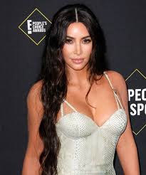 Although she looks to be the whitest out of all of the sisters it is said her fa. 24 Kim Kardashian Hairstyles Hair Cuts And Colors