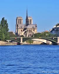 Paris La Seine Et Notre Dame De Paris Paris Visite Paris France Notre Dame De Paris Cathedrale