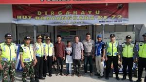 Mewarnai gambar polisi ini ditujukan untuk anak tk atau sd kelas 1. Sudah Nyetir Sejauh 123 Km Pemudik Ini Baca Sms Dari Polisi Mas Bapaknya Ketinggalan Di Rest Area Halaman All Tribun Travel