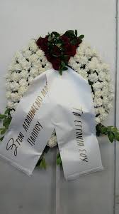 Μοιράζουμε σε όλους τους παραβρισκόμενους κάρτες ευχαριστηρίων. Stefani Korali An8opwleio 8ermh Panorama Triadi