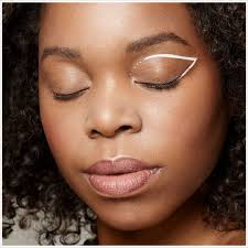 Black And White Graphic Eyeliner Closer Look At This White Graphic Liner Beauty Shoot This White Nyxcosmetics Liquid Liner Is So Strik White Eyeliner Makeup Graphic Makeup No Eyeliner Makeup