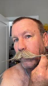 The @parkersafetyrazor Parker Director is a non folding straight razor  shavette. Shave 3-5 times and replace the disposable blade. , I prefer the  non folding handle myself. , Hot shower first? ...