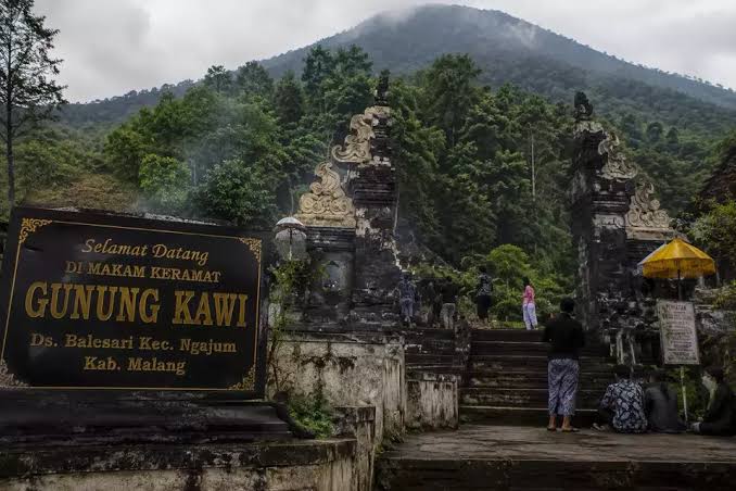 Kuncen Gunung Kawi Sebut Banyak Pejabat Datang Ritual, Siapa Saja?