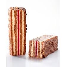 Valrhona On Instagram Les Framboises Sont De Retour L Occasion Parfaite Pour Vous Presenter Atoti Finger Une Creation De Nicolas Riveau Chef Patissier A