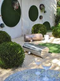 Pour un résultat optimal, il est impératif de prévoir un nettoyage de la surface qui retient facilement les poussières et, bien entendu, s'assurer du. Comment Habiller Le Sol En Beton Avec Du Gazon Synthetique