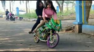 Wanita Cantik Pake Motor Ninja