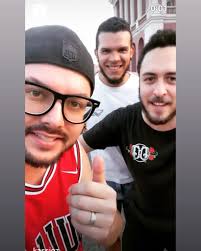 Aproveitando o throwback thursday , popularmente conhecido como #tbt nessa  quinta feira pra relembrar o prazer imenso de ter conhecido e feito um puta  show com um ídolo da adolescência no dia ...