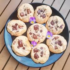Defis Lifestyle D Une Quinqua On Instagram Tousencuisine Cookies Aux Deux Chocolats De Cyril Lignac La Perfection J Ai Diminue In 2020 Food Desserts Cookies