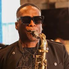 JUAN VALIENTE, POP LATINO, Pau