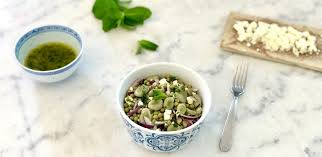 Salade De Feves Et Petits Pois Vinaigrette A La Menthe Yuka Recette Petit Pois Aliments Complets Salade De Feves
