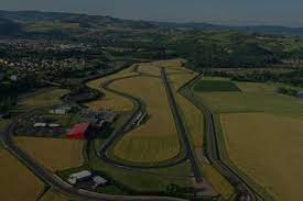 The location of the city, at the confluence of the river allier and the couze pavin and the presence of small streams was a unique environment to develop an irrigation network in the city. Ceerta A Issoire Pilotage Auto Et Moto Sur Circuit Asphalte Et Terre