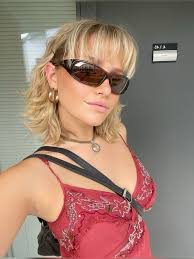 Monique Bishop (moniquelbishop)