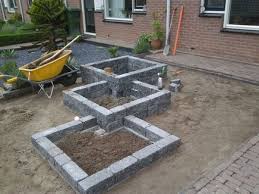 Caramida Un Material Folosit In Constructii Dar Si La Amenajarea Gradinii Amenajarea Caramida Constructii Betonblock Garten Miniaturgarten Landschaftsbau