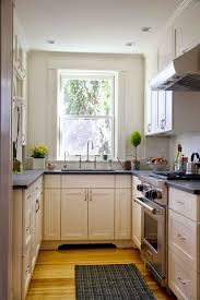 Diseñar una cocina pequeña con forma de 'u' requiere en muchas ocasiones muebles a medida para aprovechar cada centímetro de espacio. 4 Tips Para Decorar Cocinas Pequenas Decorar Cocinas Pequenas Decoracion De Cocinas Pequenas Decoracion De Cocina Moderna