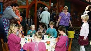 Frühlingslieder gibt es einige und im frühling gehören diese lieder selbstverständlich mit in die seniorenarbeit und die aktivierung von menschen mit demenz. Fruhlingslieder Der Passende Auftakt Landkreis Diepholz