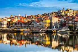 The current local time in porto is 26 minúty ahead of apparent solar time. Portugalsko