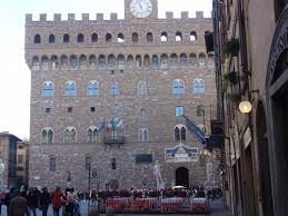 Zu besichtigen sind die innenhöfe des palazzo vecchio mit der grazilen fontana sowie die säle mit ihren bewundernswerten statuen und gemälden. Palazzo Vecchio Florenz Fotos Seite 2