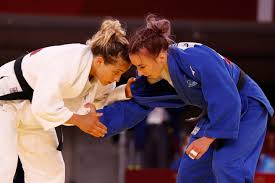 She competed at the 2015 world judo championships, where she placed fifth in the women's 52 kg.1. Abfhw9ozsf2kim