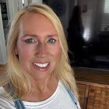 Pink bathroom decor ideas without feminine look