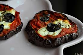 Penchez pour l'orient avec les beignets d'aubergine à l'indienne, ou rejoignez la grèce grâce à la moussaka au fromage. Minis Pizzas D Aubergines Tomate Chevre Miel Mp Cuisine